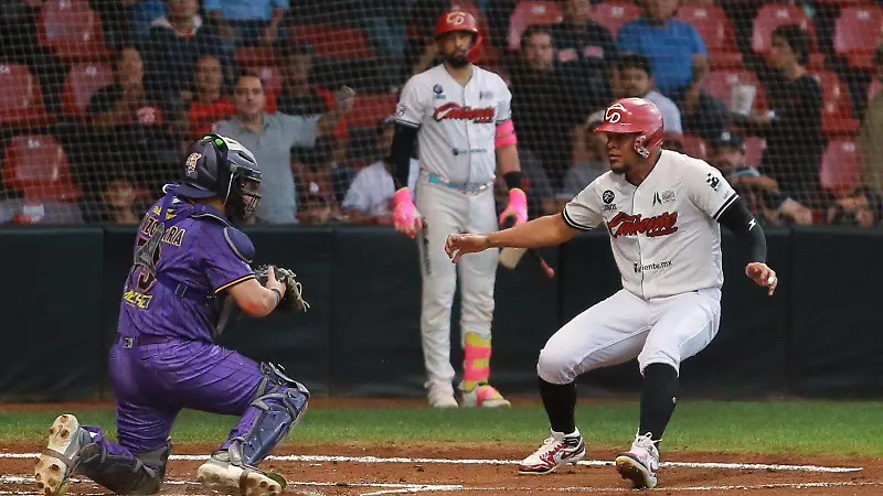 Partido de beisbol del equipo Caliente de Durango 